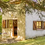 Holiday home Maison Rustique Independant, Avec Jardin, Ideal Familles, Proche Centre De *