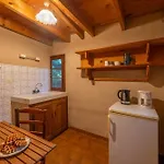 Holiday home Maison Rustique Independant, Avec Jardin, Ideal Familles, Proche Centre De *