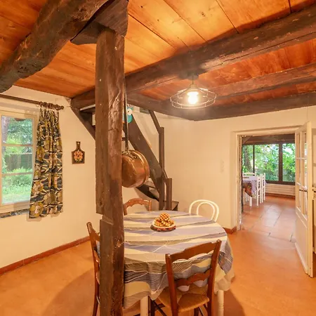 Maison Rustique Indépendant, Avec Jardin, Idéal Familles, Proche Centre De